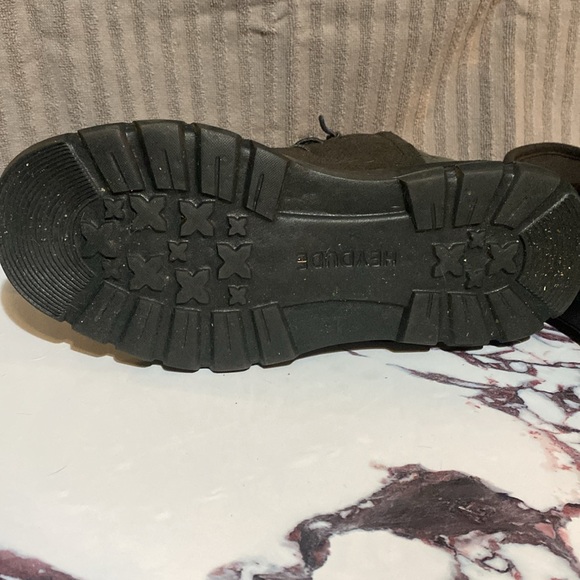 Men’s size 7 hey dudes boots - Picture 5 of 5